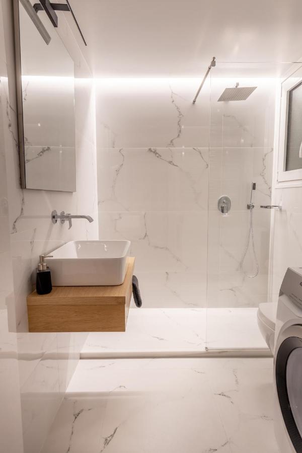 Elegant Apt 5' From Ampelokipi Metro Station Athens Luaran gambar