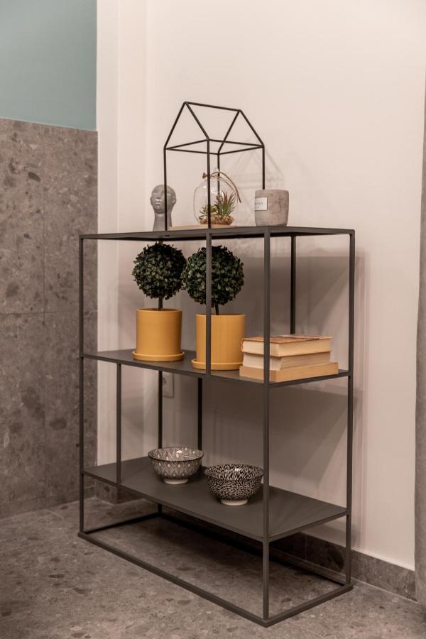 Elegant Apt 5' From Ampelokipi Metro Station Athens Luaran gambar